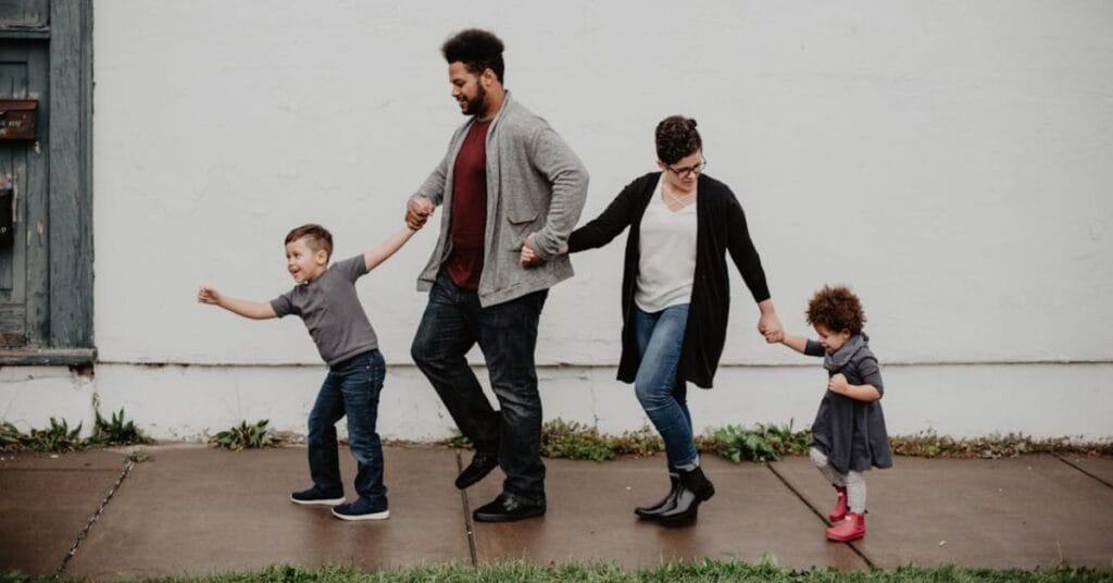 Familie med 2 mindre børn